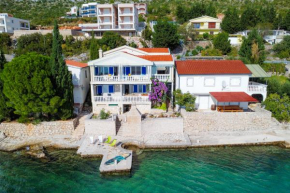Villa Seafront Escape - Happy Rentals